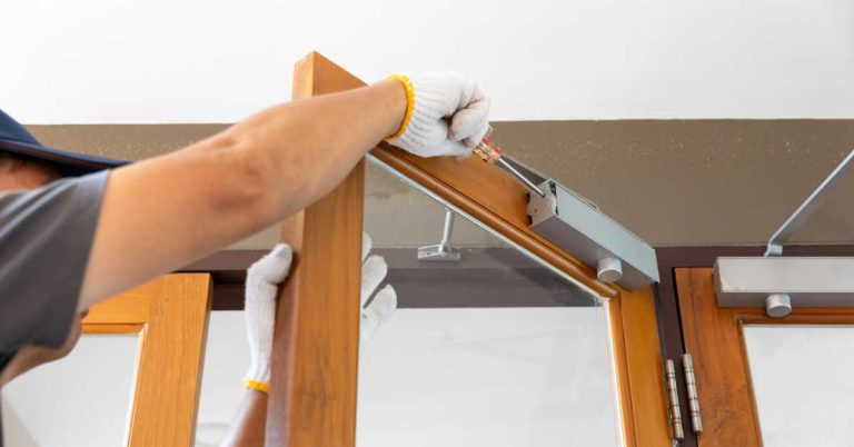 Choosing the Right Commercial Garage Door Repair Company